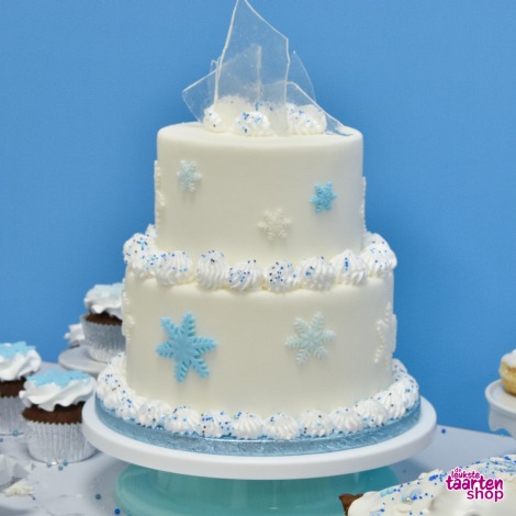 Winter snowflake cake with isomalt and gumpaste snowflakes by